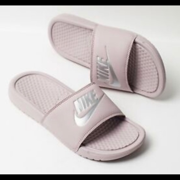 Nike Shoes - ✨Nike sandals✨